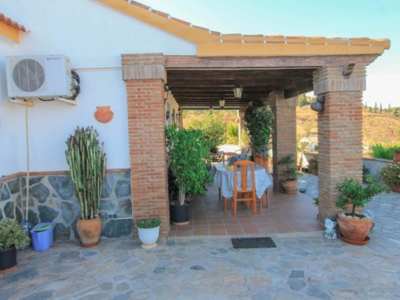 Villa for sale in Guaro