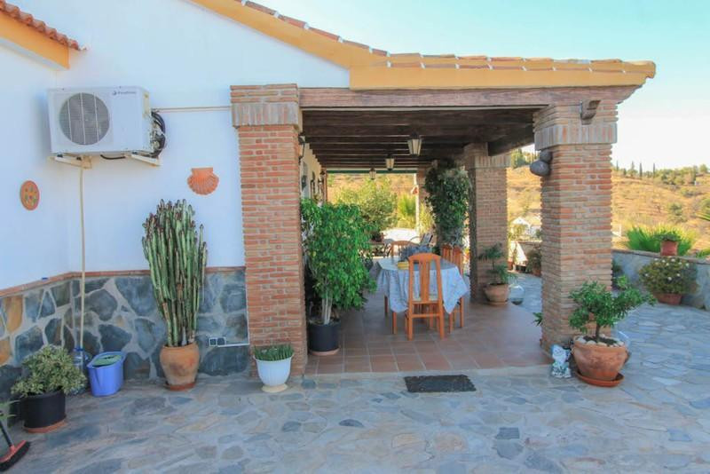 Villa for sale in Guaro