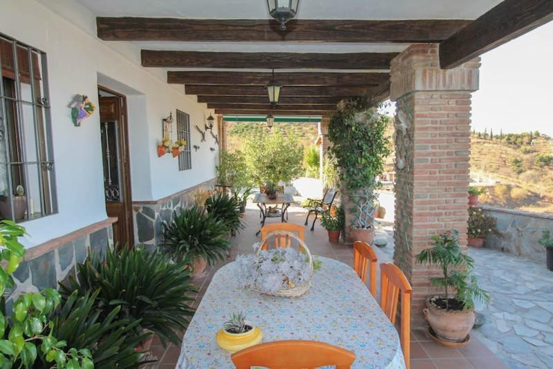 Villa for sale in Guaro