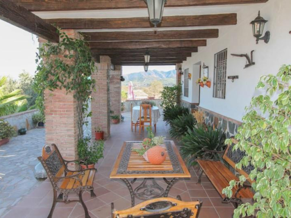 Villa for sale in Guaro