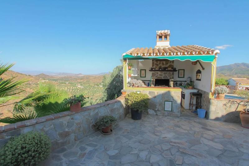 Villa for sale in Guaro