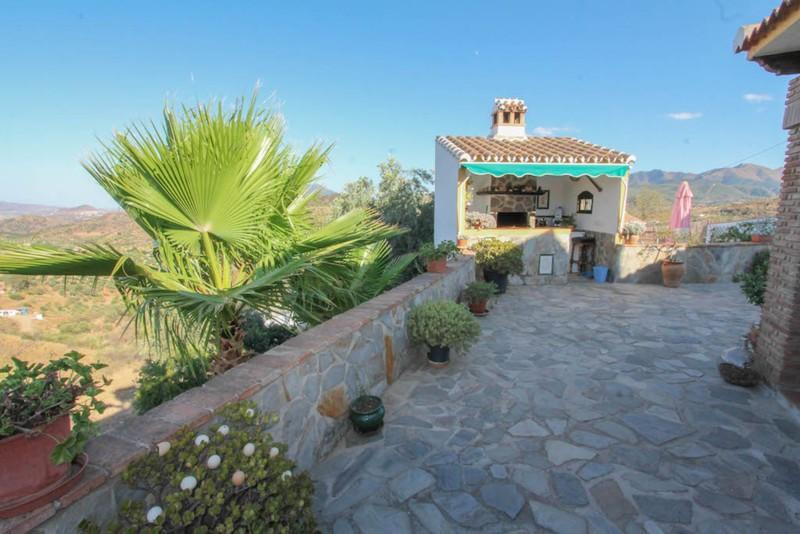 Villa for sale in Guaro