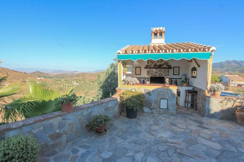 Villa for sale in Guaro
