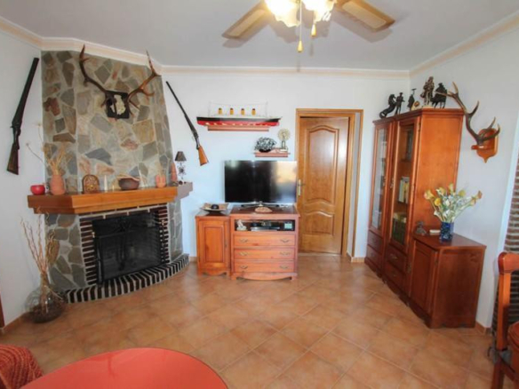 Villa for sale in Guaro