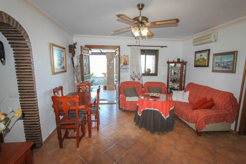 Villa for sale in Guaro