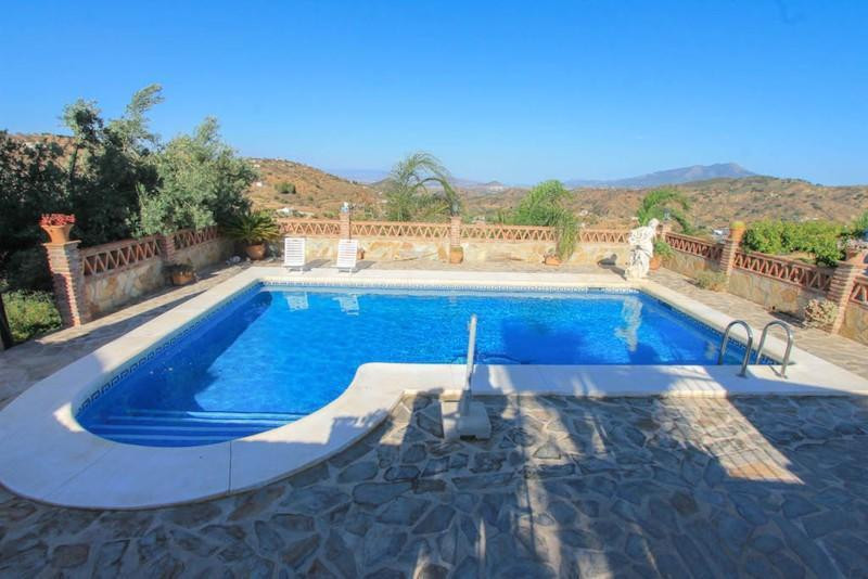 Villa for sale in Guaro