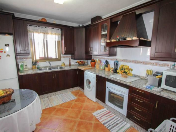 Villa for sale in Guaro
