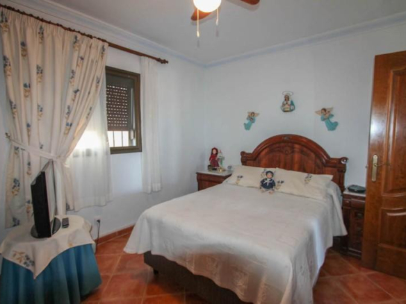 Villa for sale in Guaro