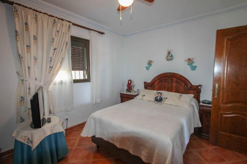 Villa for sale in Guaro