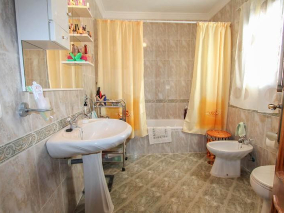 Villa for sale in Guaro
