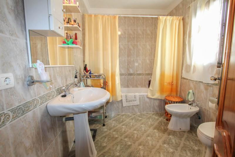 Villa for sale in Guaro
