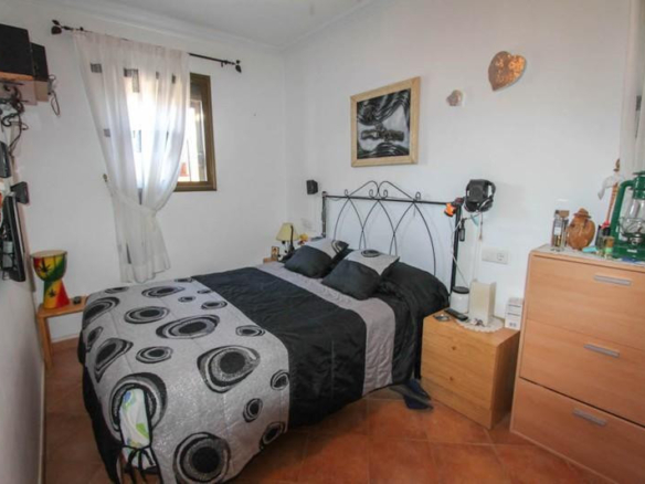 Villa for sale in Guaro