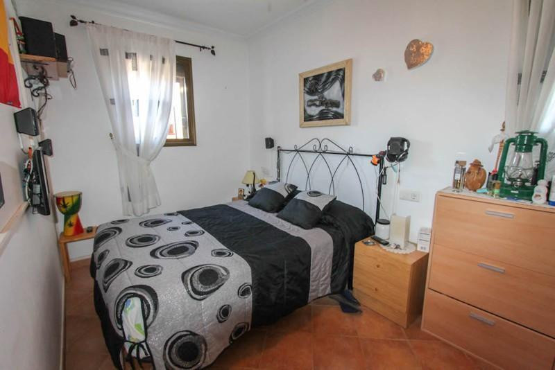 Villa for sale in Guaro