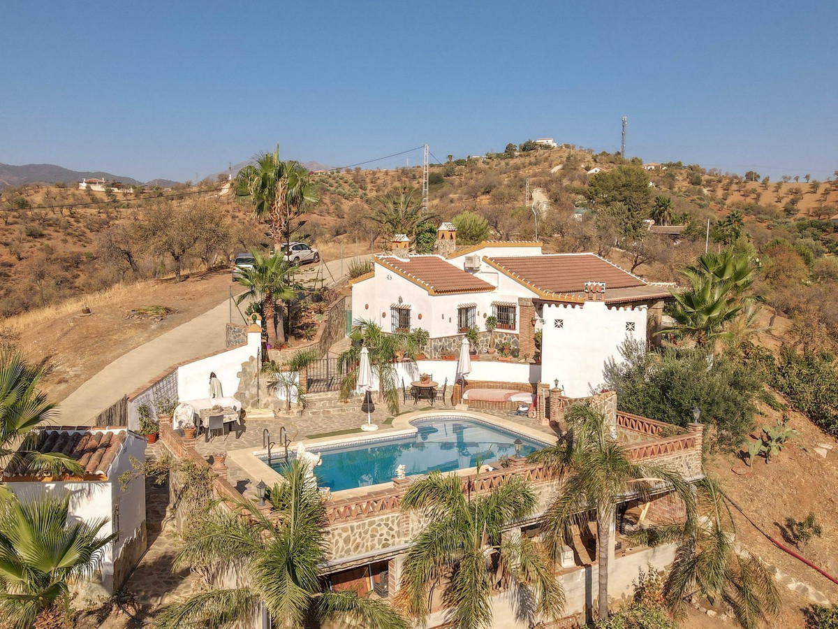 Villa for sale in Guaro
