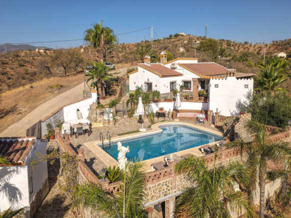 Villa for sale in Guaro