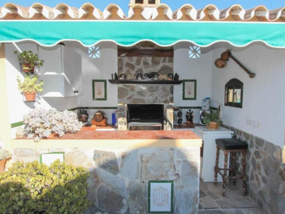 Villa for sale in Guaro