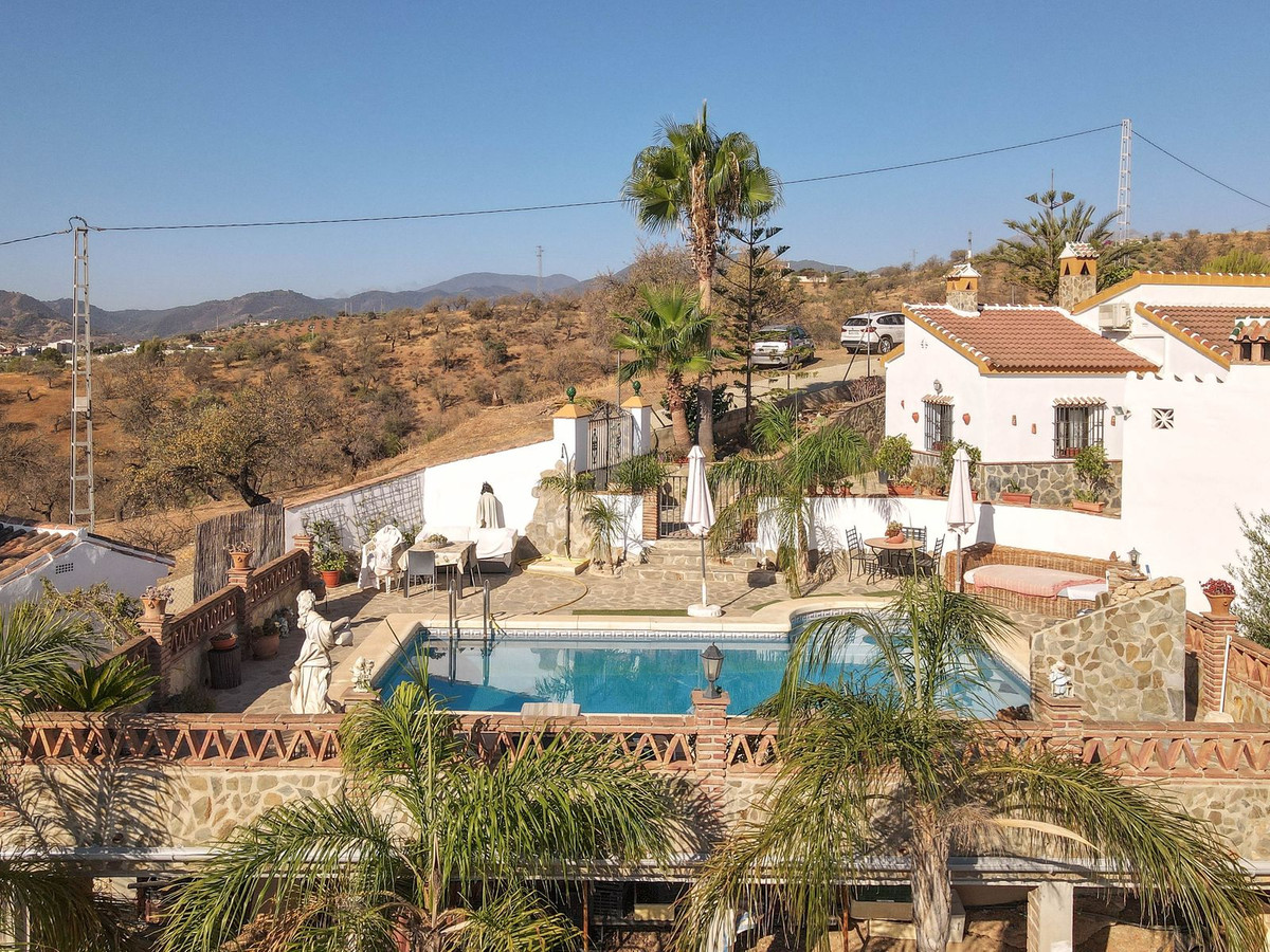 Villa for sale in Guaro