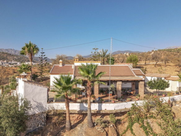 Villa for sale in Guaro