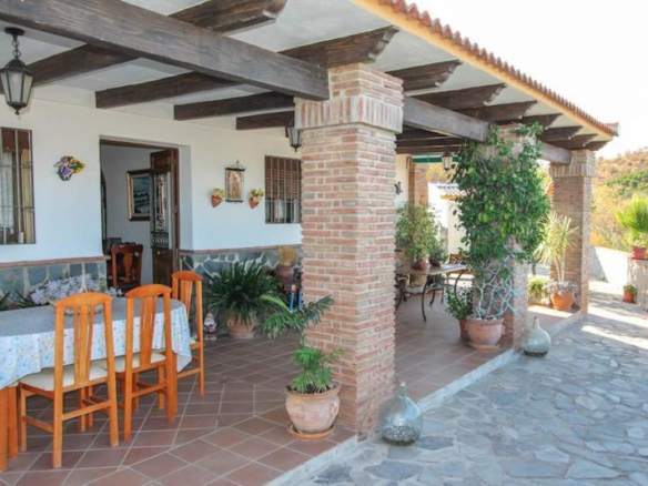 Villa for sale in Guaro