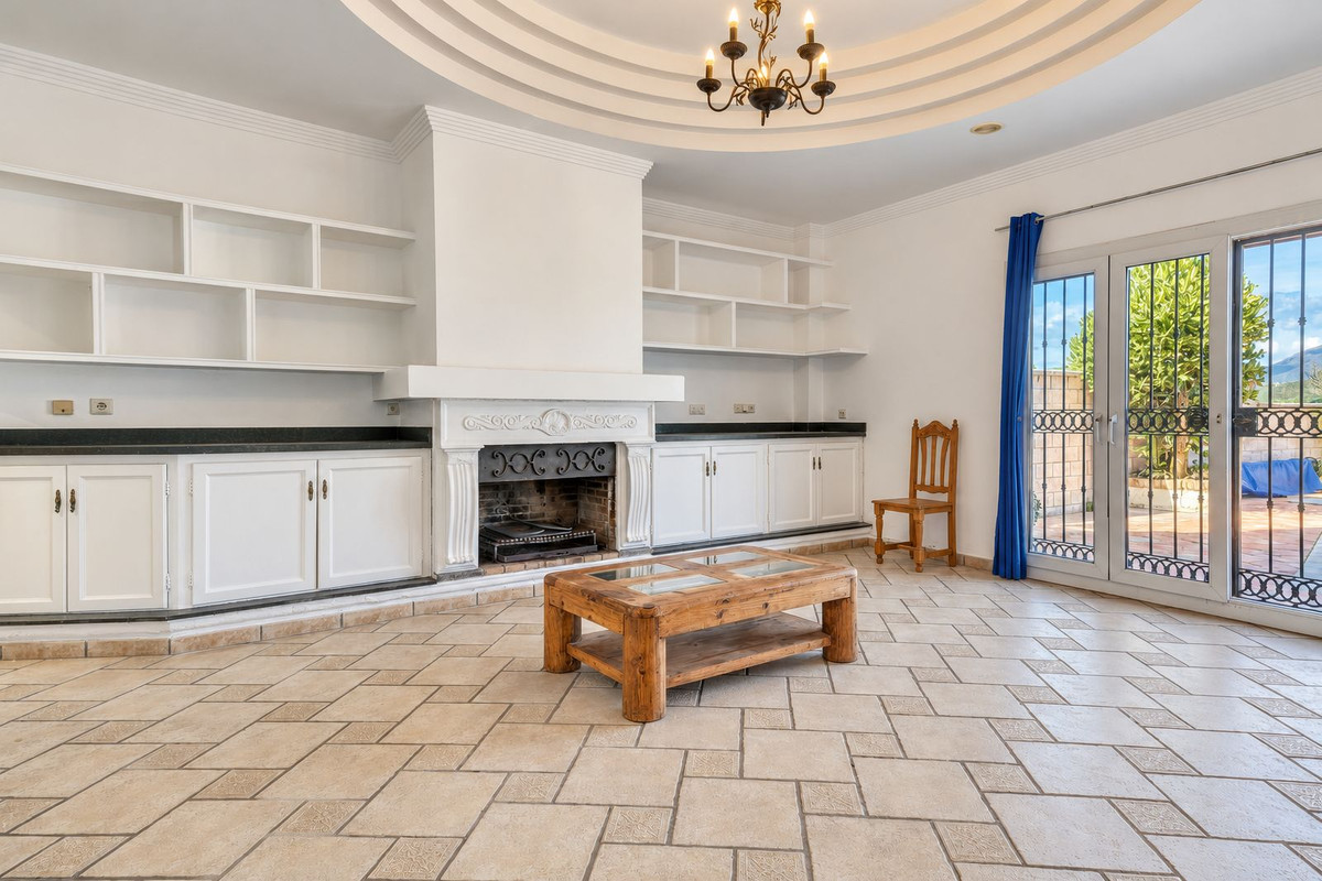 Villa for sale in Manilva