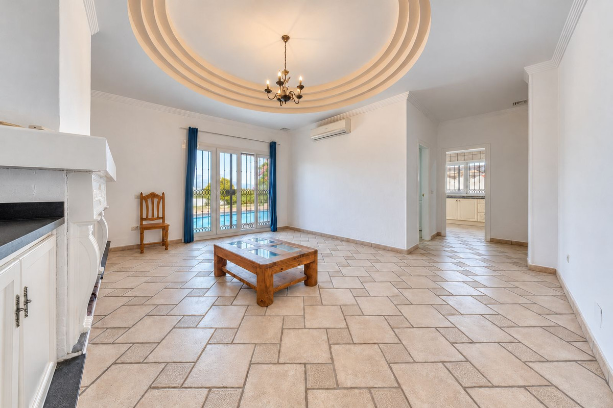 Villa for sale in Manilva