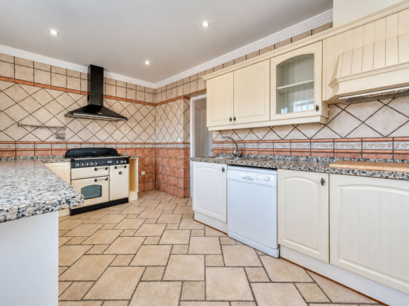 Villa for sale in Manilva
