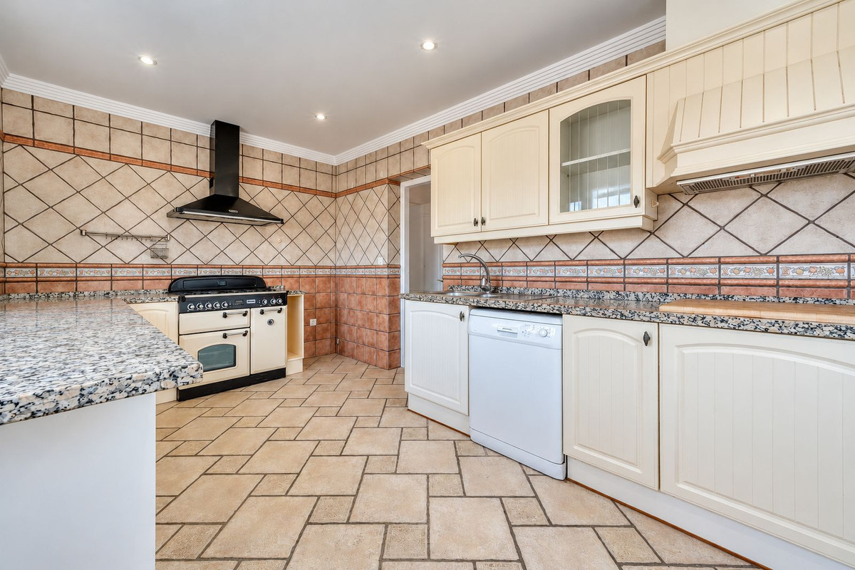 Villa for sale in Manilva