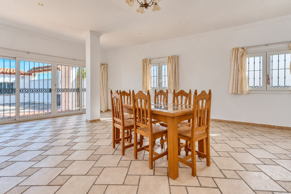 Villa for sale in Manilva