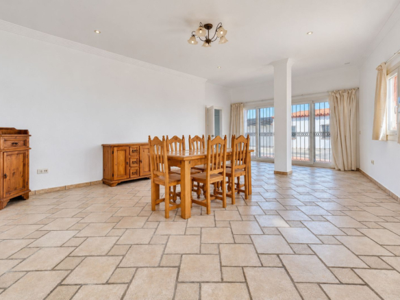 Villa for sale in Manilva