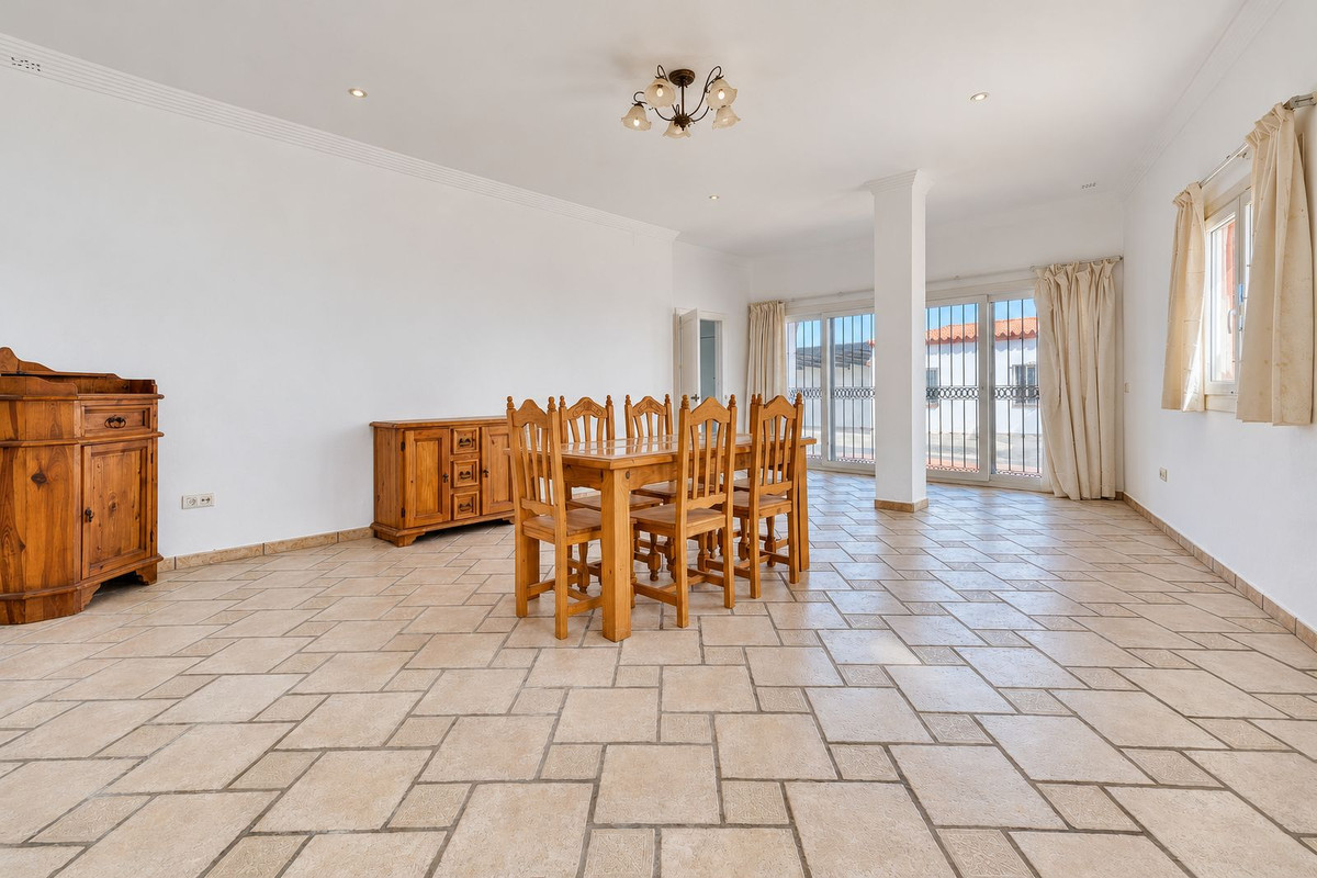 Villa for sale in Manilva