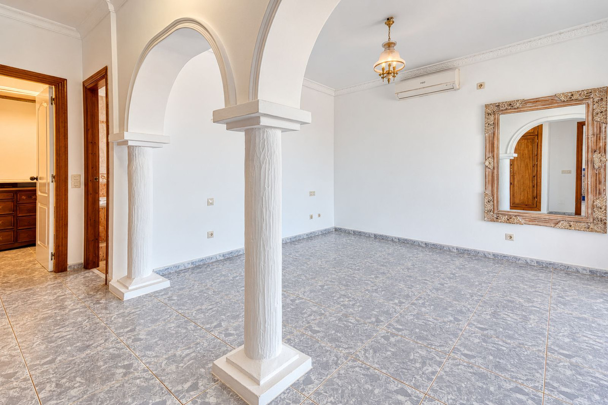 Villa for sale in Manilva