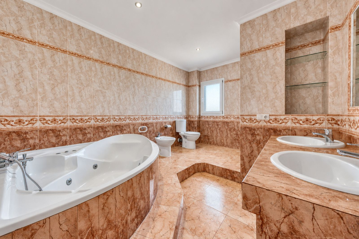 Villa for sale in Manilva
