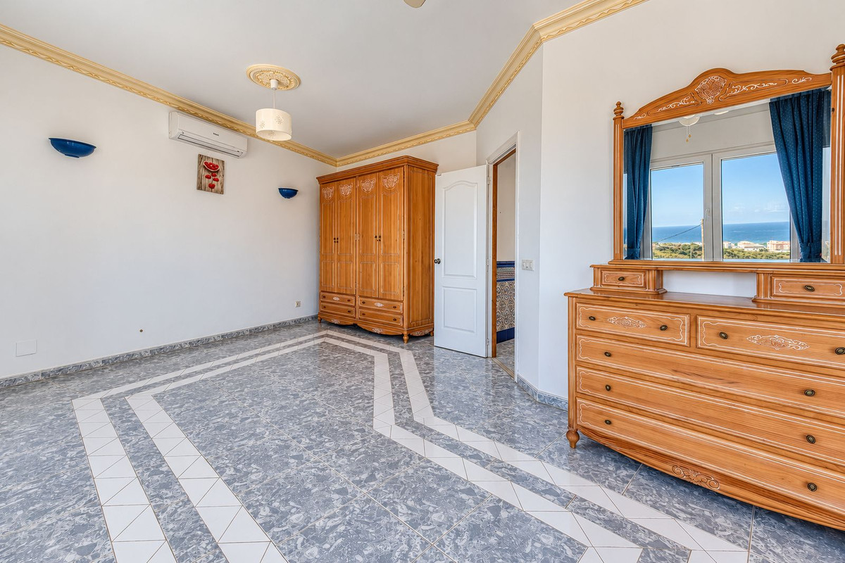 Villa for sale in Manilva