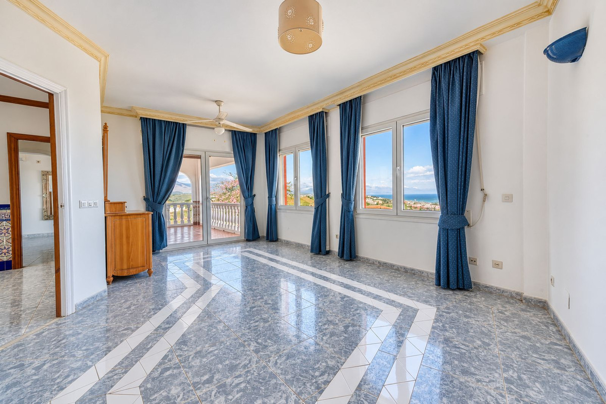 Villa for sale in Manilva