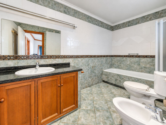 Villa for sale in Manilva