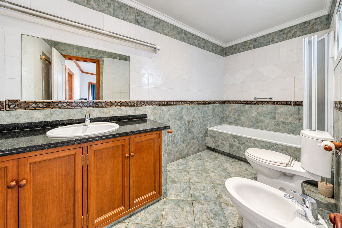 Villa for sale in Manilva