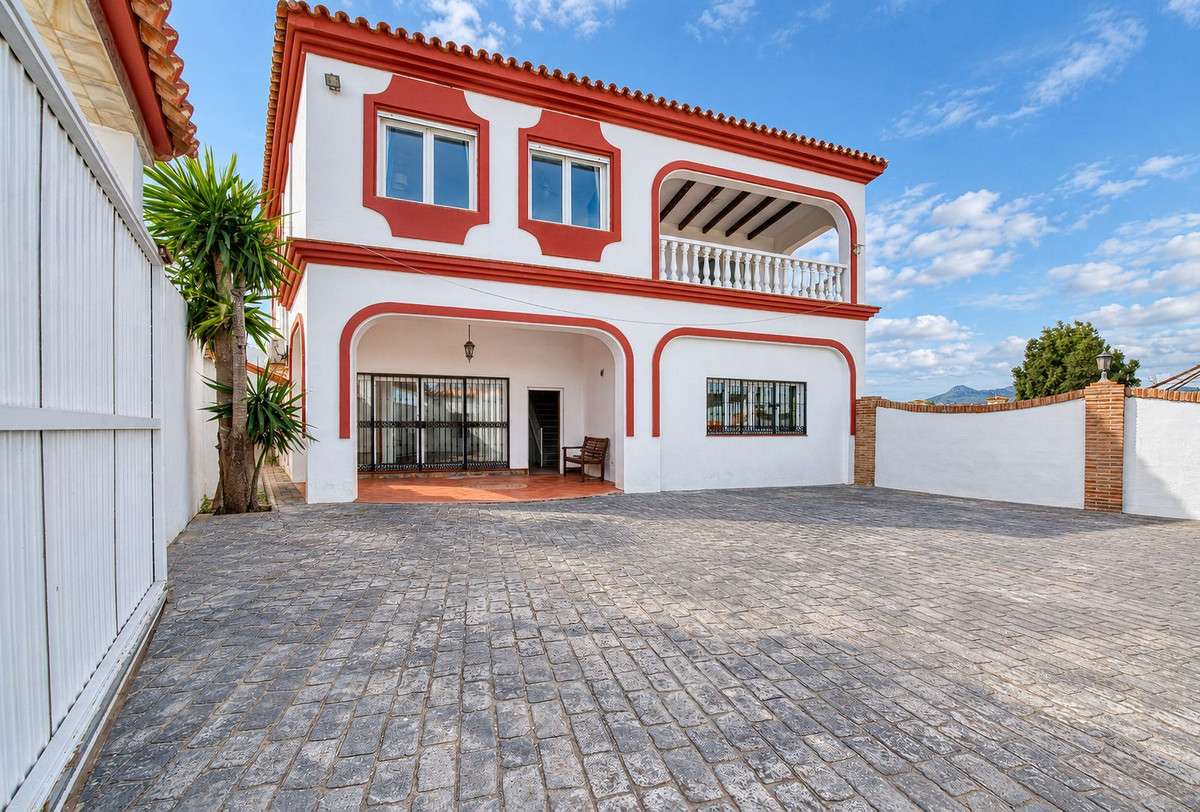 Villa for sale in Manilva