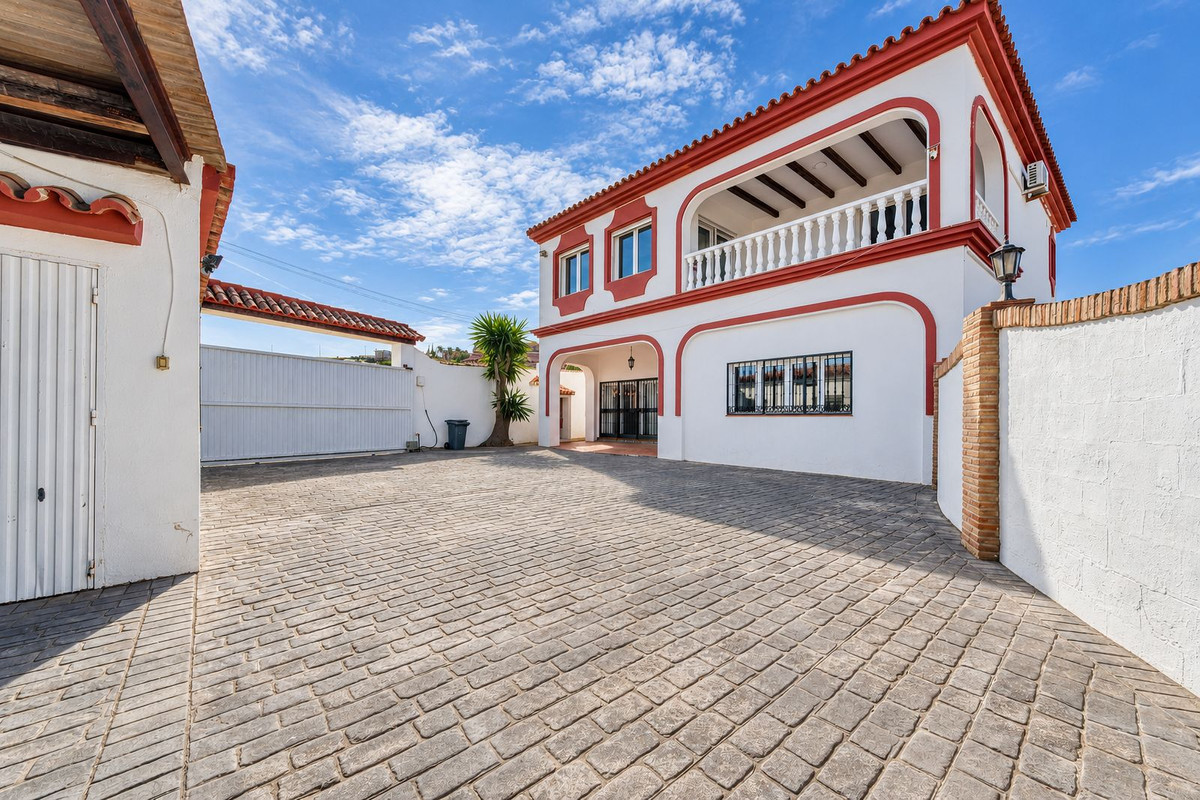Villa for sale in Manilva