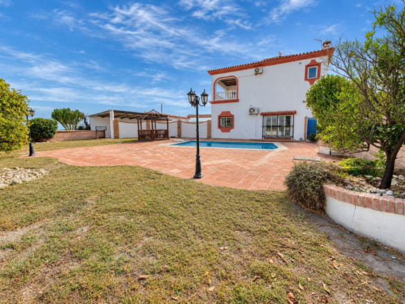 Villa for sale in Manilva