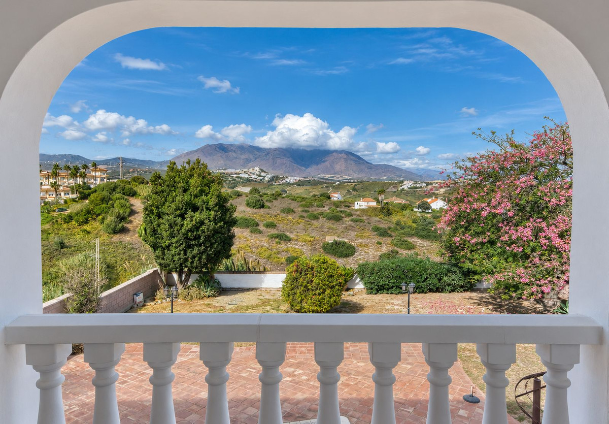 Villa-in-Manilva-Ref-R5517382 Villa for sale in Manilva
