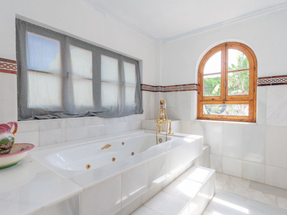 Villa for sale in Marbella
