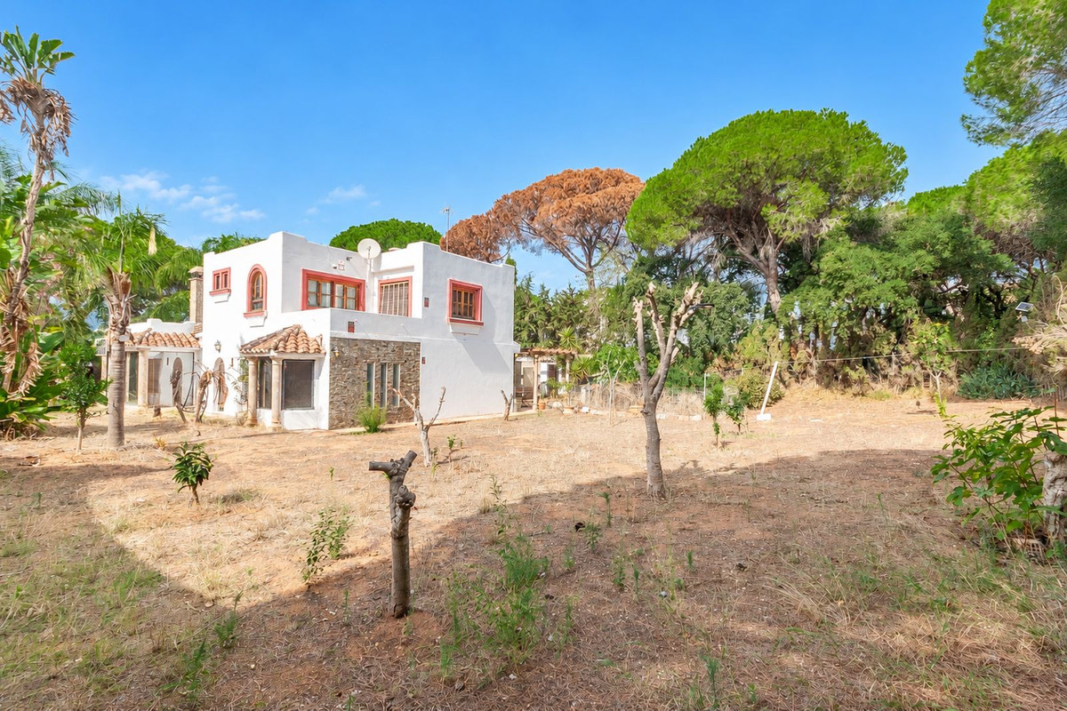 Villa-in-Marbella-Ref-R5502703 Villa for sale in Marbella