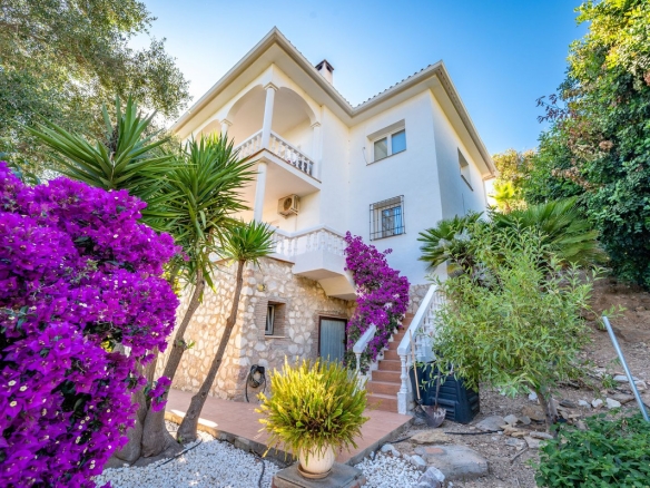 Villa for sale in Mijas