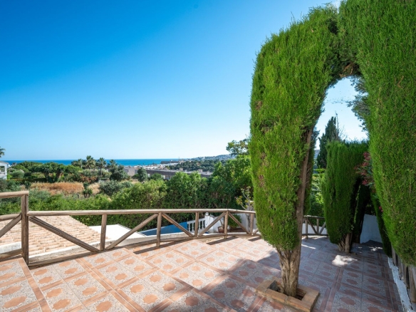 Villa for sale in Mijas