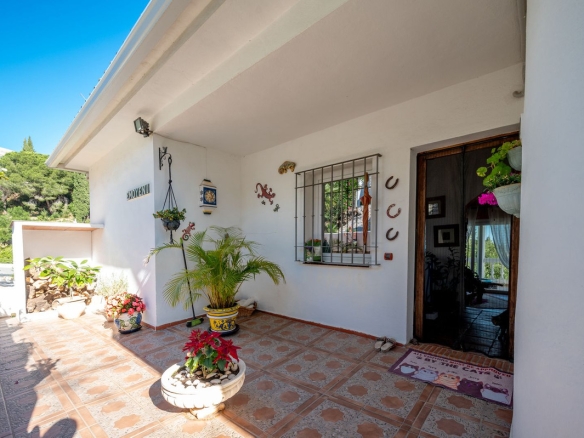 Villa for sale in Mijas