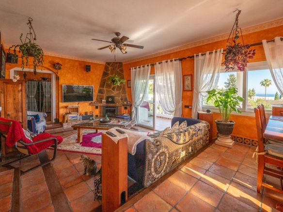 Villa for sale in Mijas