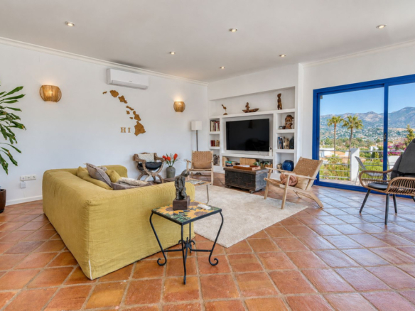 Villa for sale in Mijas