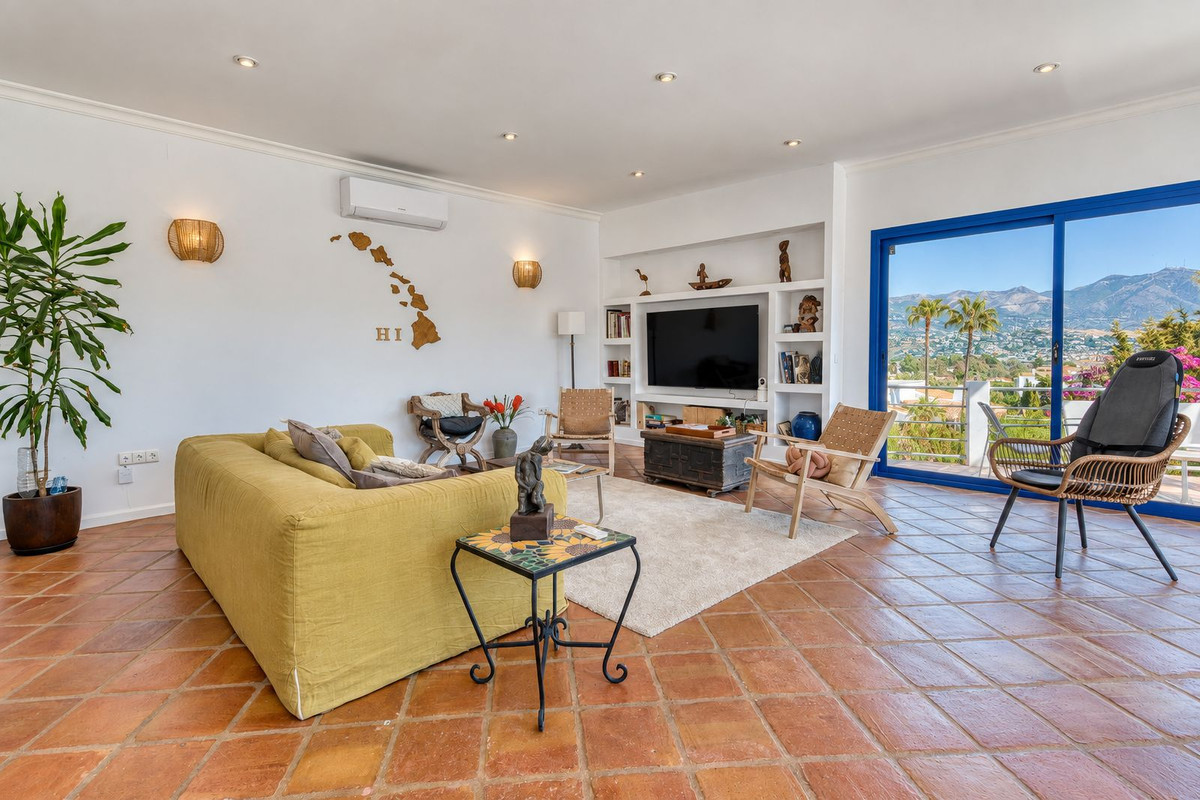 Villa for sale in Mijas