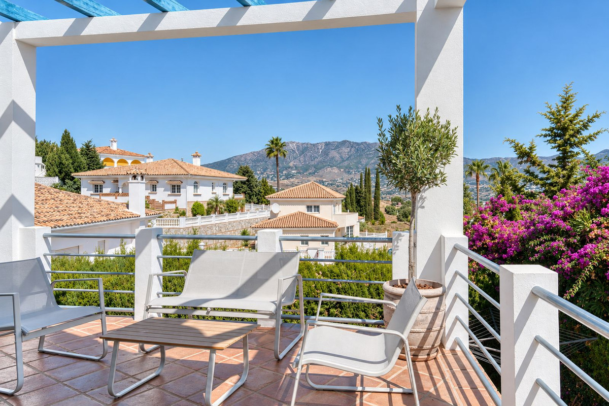 Villa for sale in Mijas