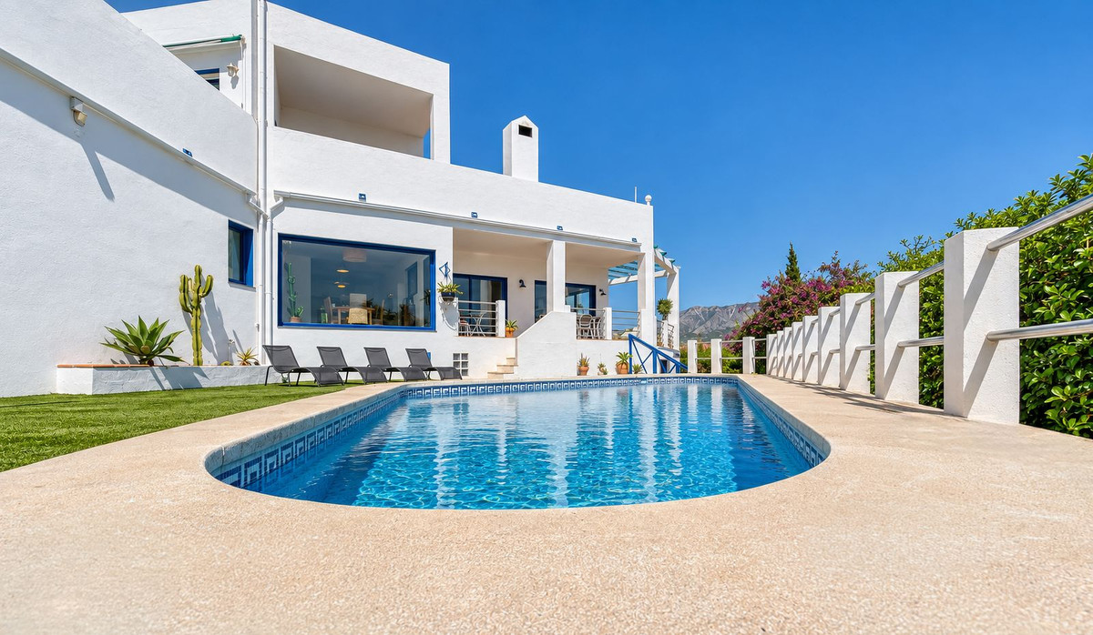 Villa for sale in Mijas